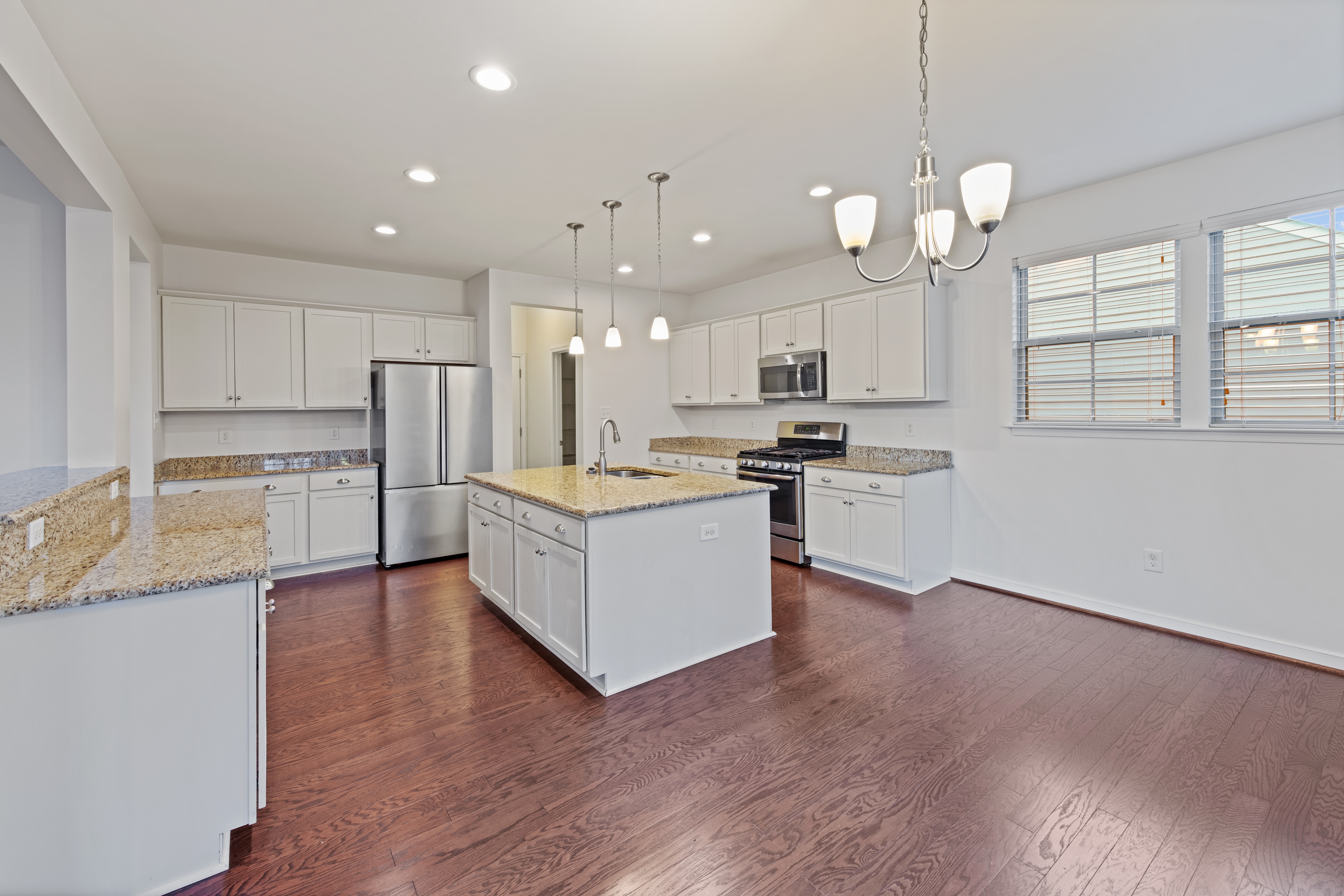 Interior image showing balanced HDR lighting in a Richmond rental